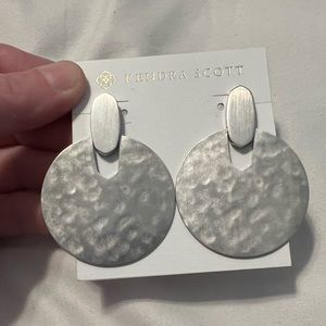 Kendra Scott Didi silver earrings. EUC.